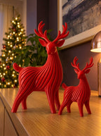 Dúo de renos navideños en rojo, imagen referencial