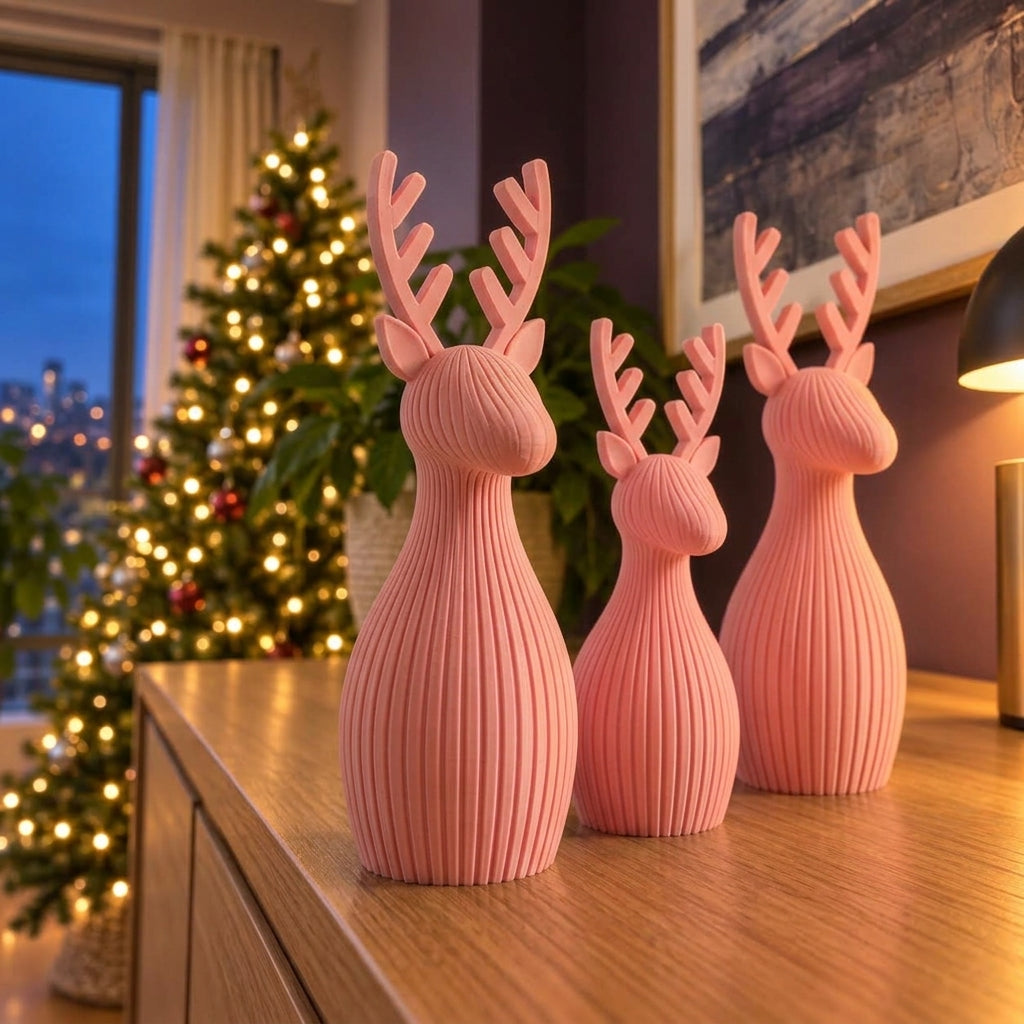 Trío de renos navideños en rosado, imagen referencial