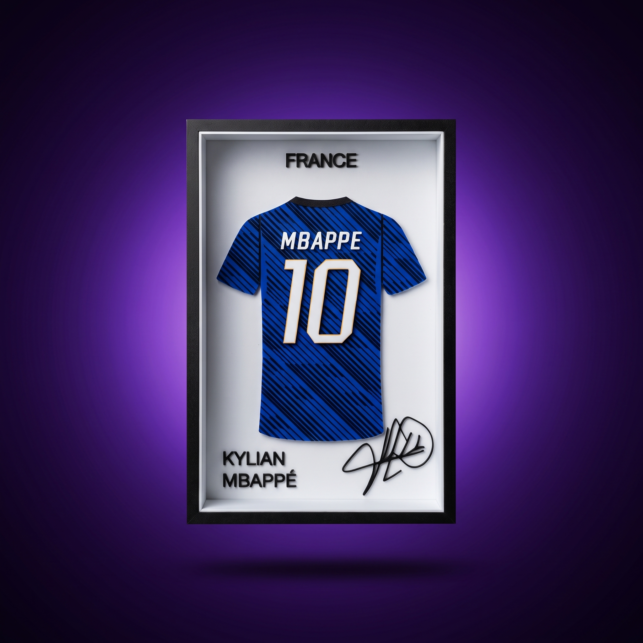 Marco de camiseta Kylian Mbappé - Francia, foto de estudio fondo morado