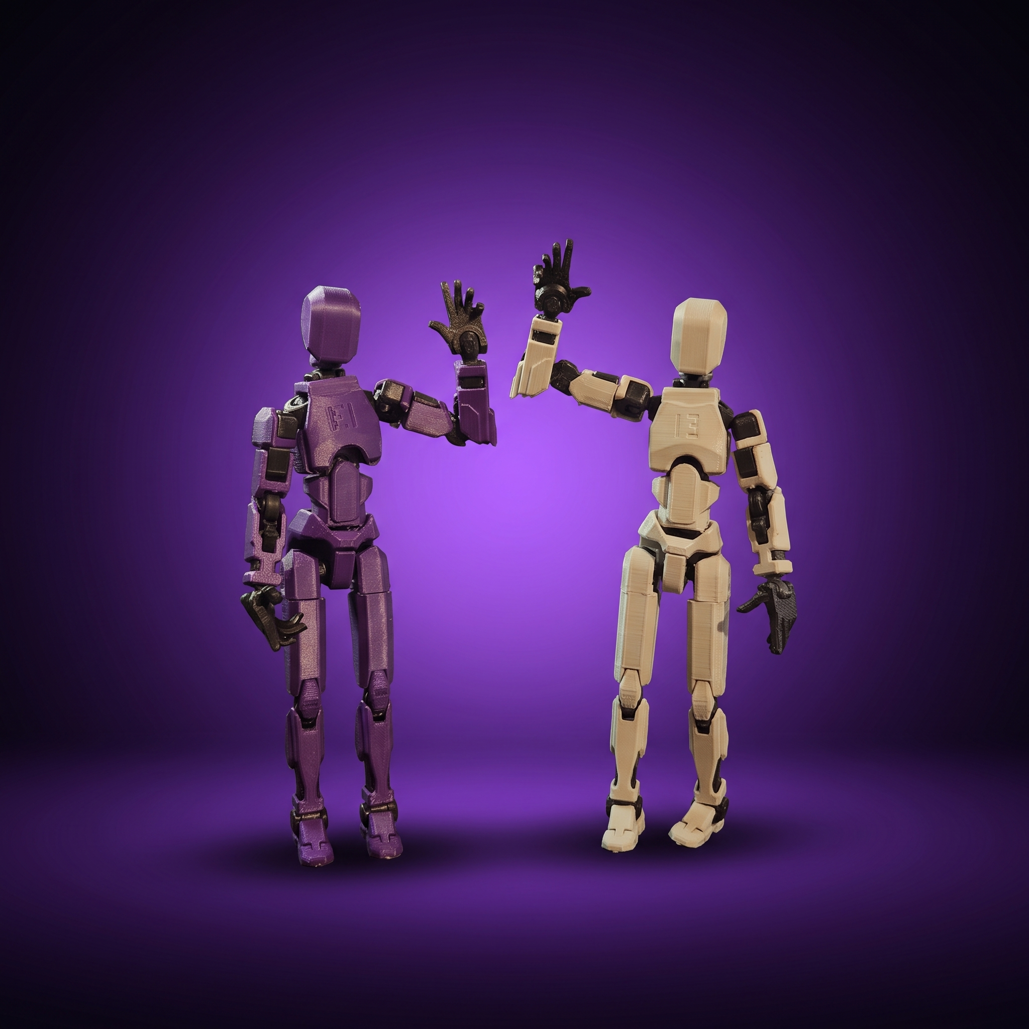 Figura dummy articulada, foto de estudio fondo morado