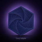 Hexágono giratorio antiestrés azul marino, fondo morado con frase Gira y relájate