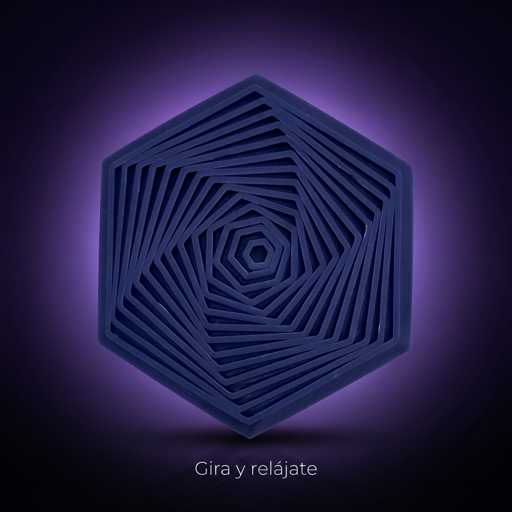 Hexágono giratorio antiestrés azul marino, fondo morado con frase Gira y relájate