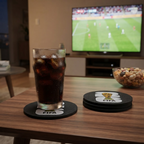 Posavasos Mundial 2026 en uso viendo el partido